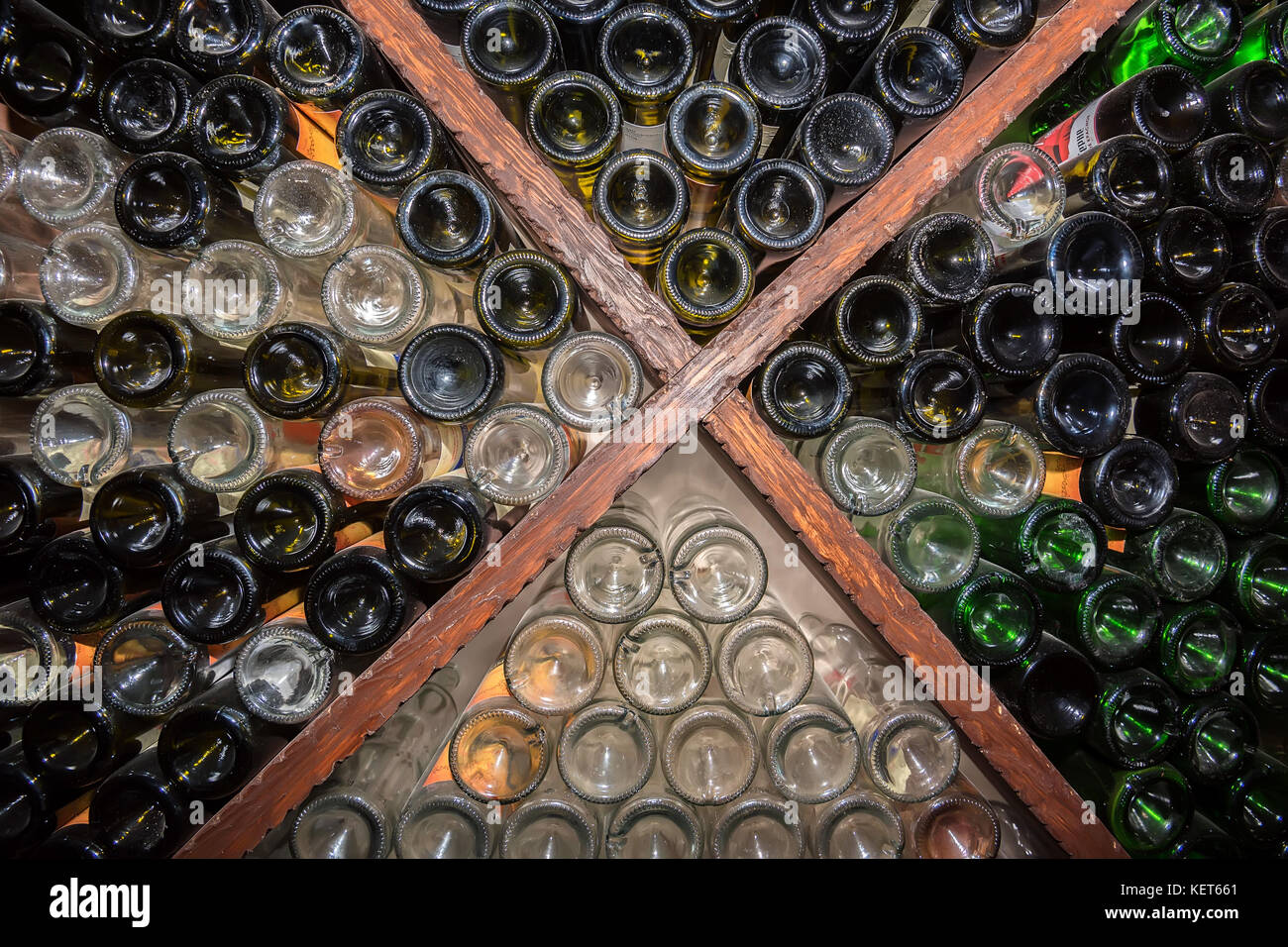 botella, botella de vidrio, tapa de botella, botellas, botellas de vidrio,  instrumental de vidrio, tapones para botellas Fotografía de stock - Alamy