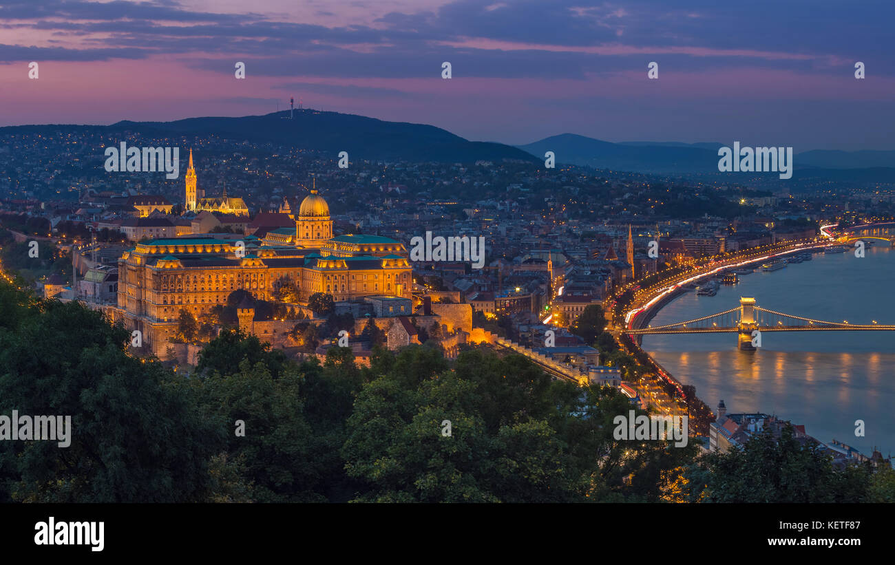China Erradicar necesario Budapest, Hungría - puesta de sol de colores en la hora mágica sobre  Budapest con el Palacio Real del Castillo de Buda y el famoso puente de la  cadena Szechenyi Fotografía de
