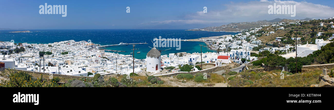 Vista panorámica sobre la ciudad de Mykonos con Old Harbour, Mykonos, Grecia Foto de stock