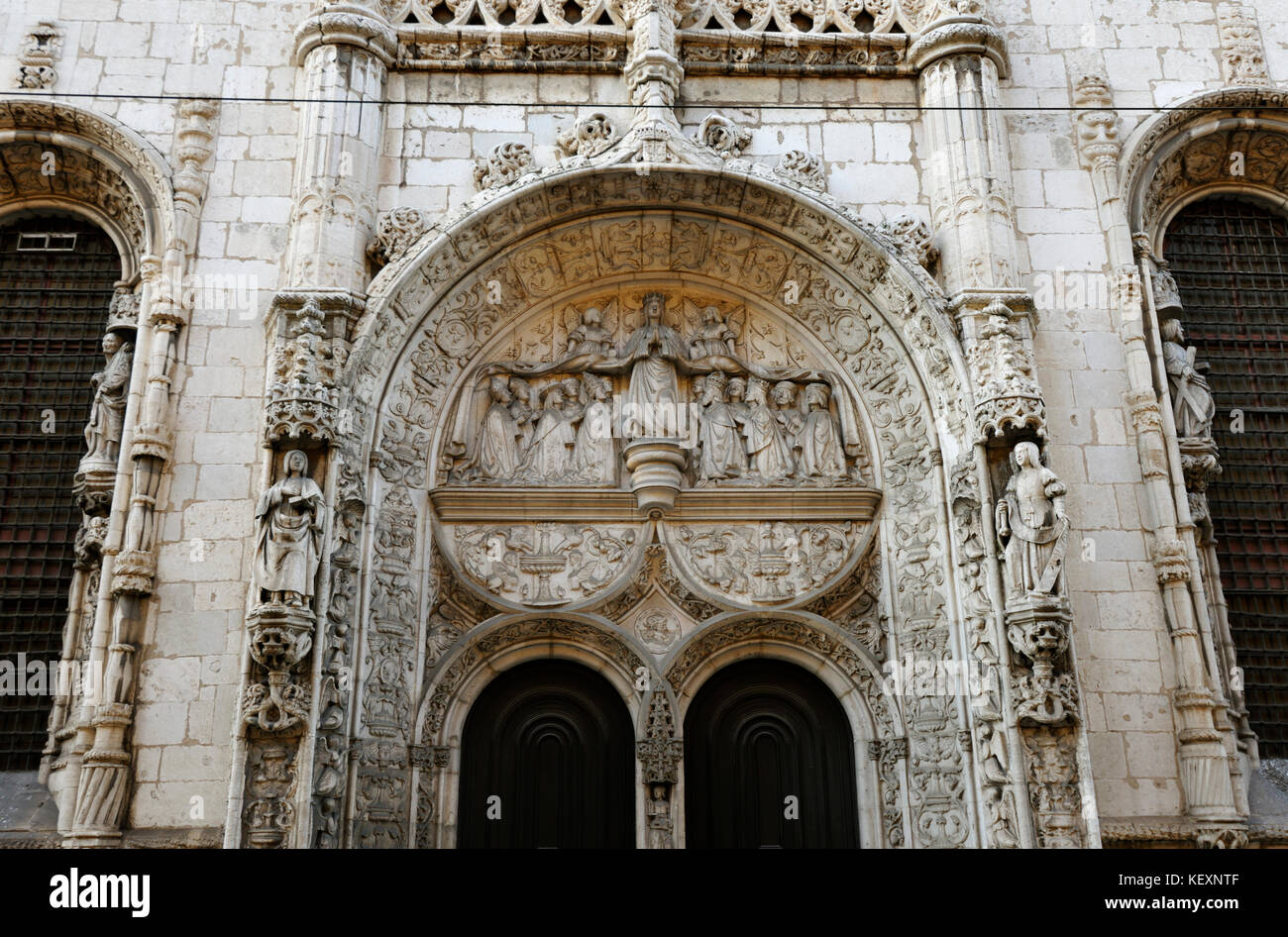 Portal de la iglesia Nossa Senhora da Conceição Velha, Lisboa. Portugal Foto de stock