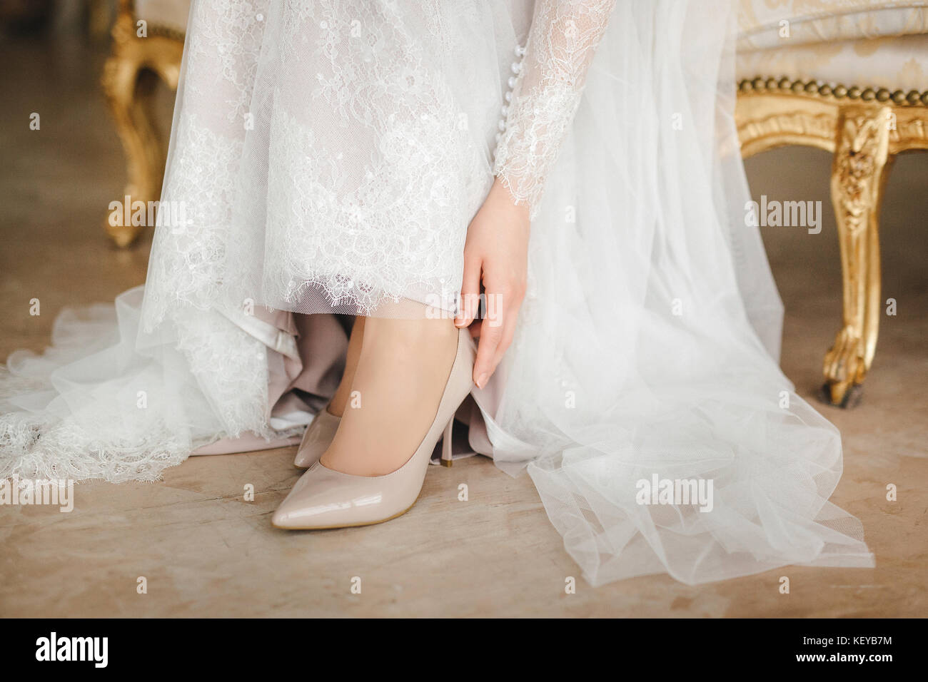 Zapatos De Novia Fotos e Imágenes de stock - Página 2 - Alamy