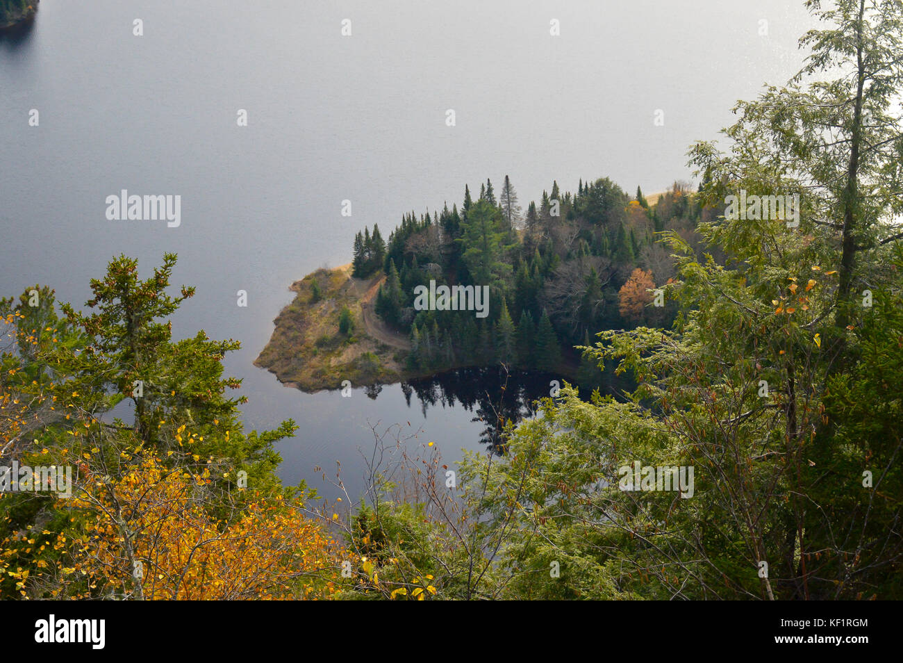 Parque nacional de Mont Tremblant en otoño, Canadá Foto de stock