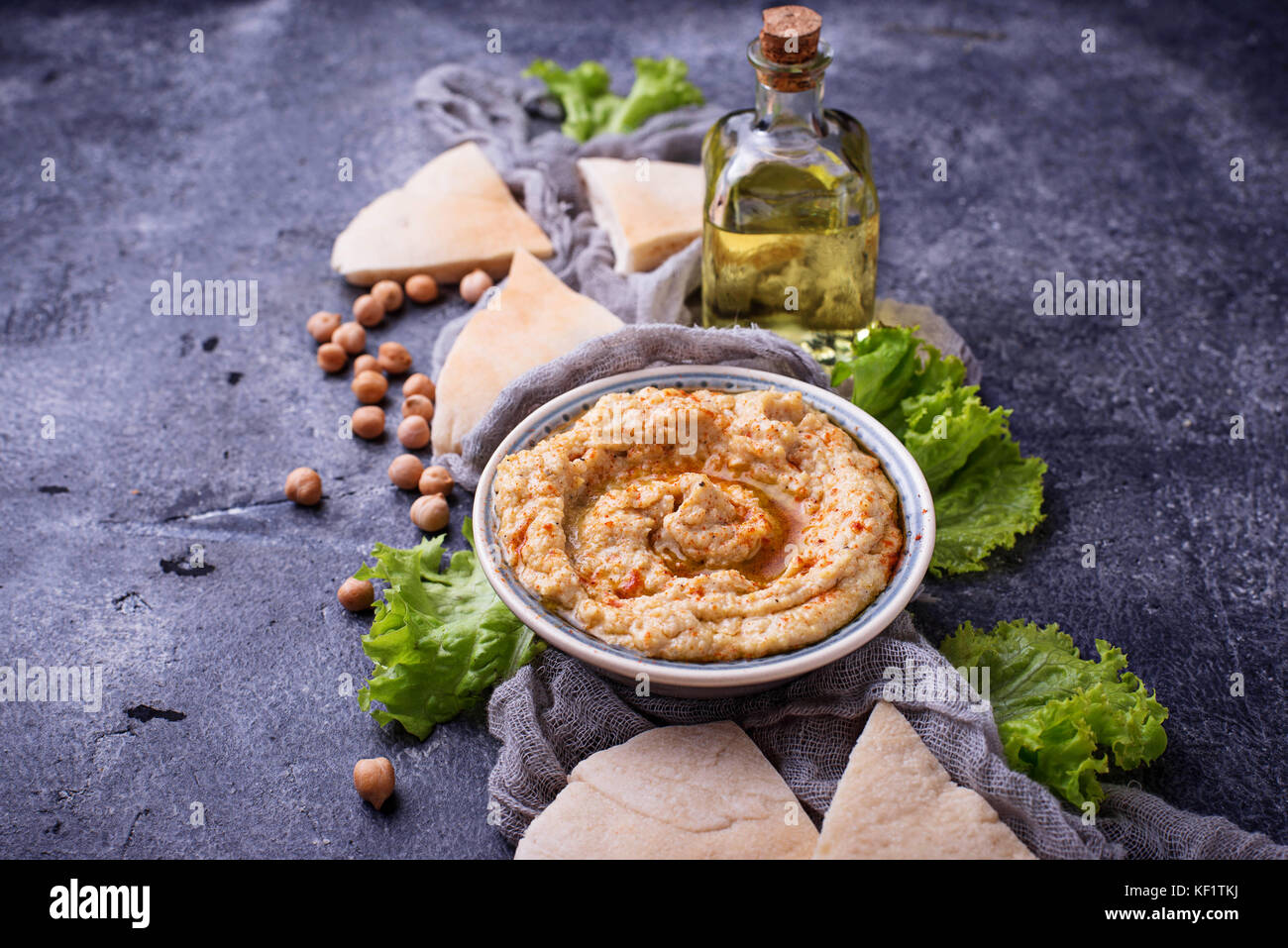 Hummus y pan de pita Foto de stock