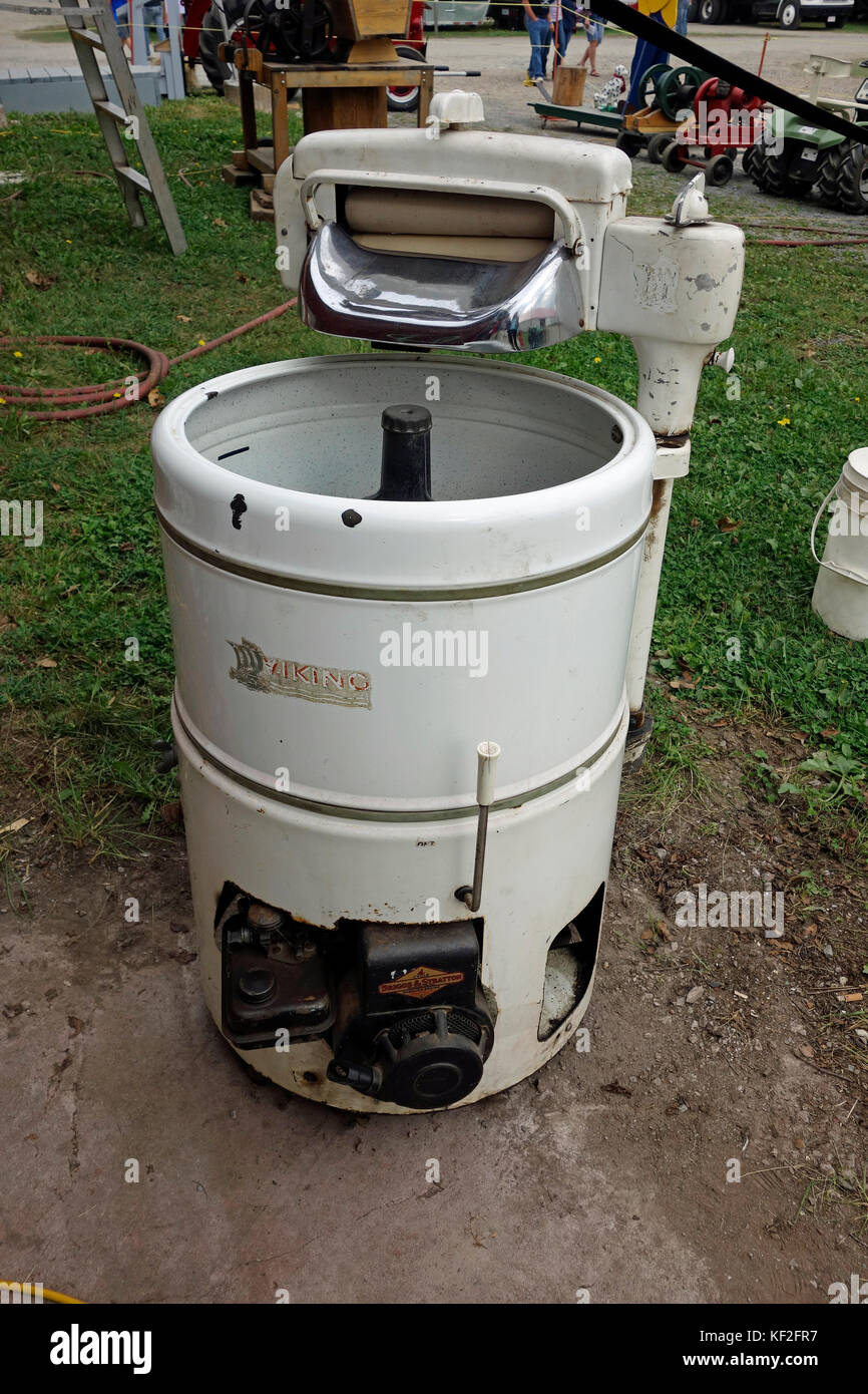 Un antiguo aparato lavadora secadora eléctrica Fotografía de stock - Alamy