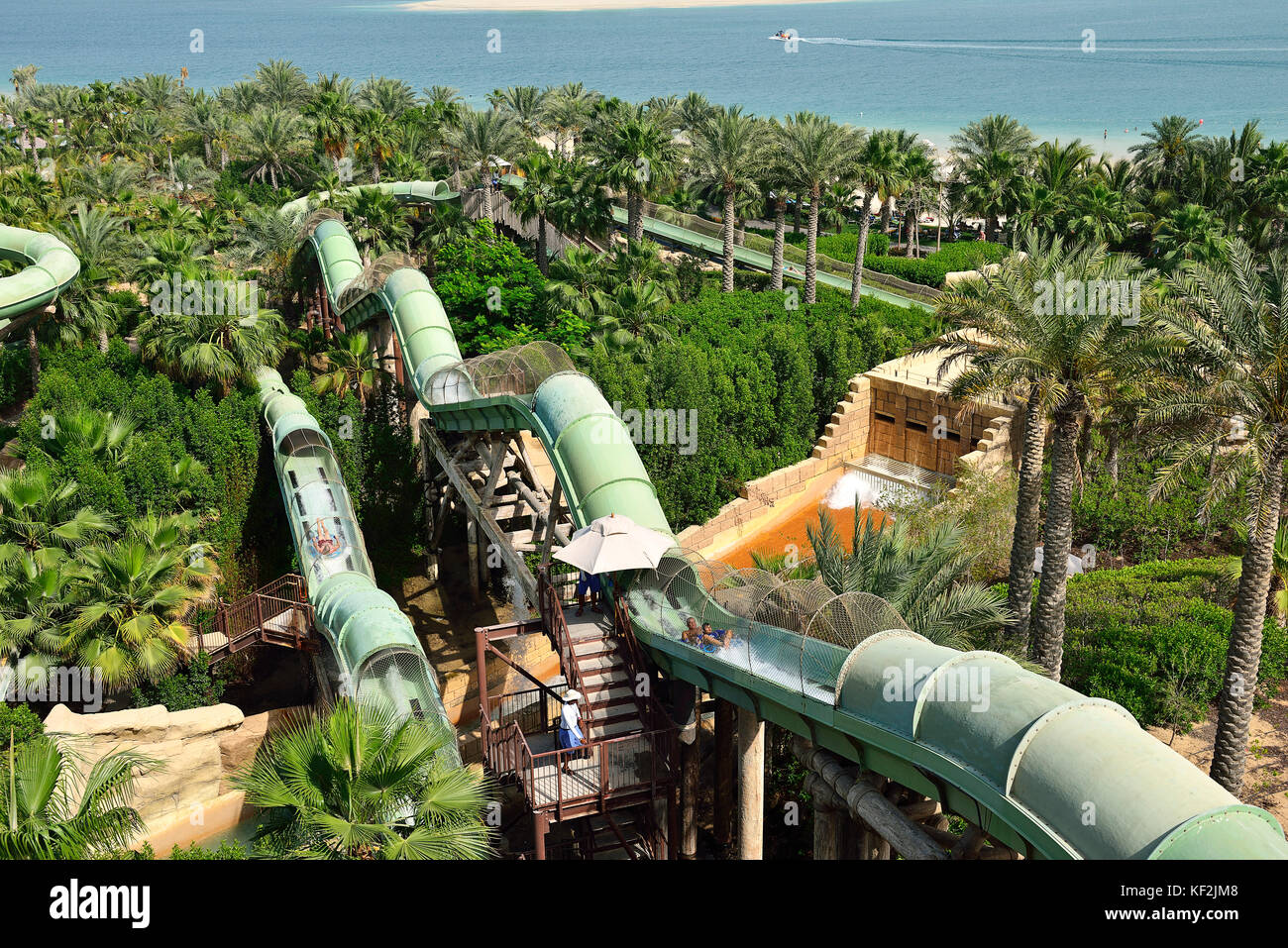 Tobogán de agua en aquaventure parque en el hotel Atlantis, Palm
