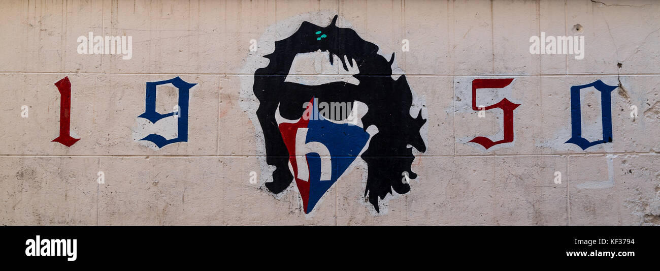 Arte Mural en una calle de split de torcida split, el HNK Hajduk Split partidarios grupo que fue creado en 1950 - la misma temporada donde fueron unbe Foto de stock