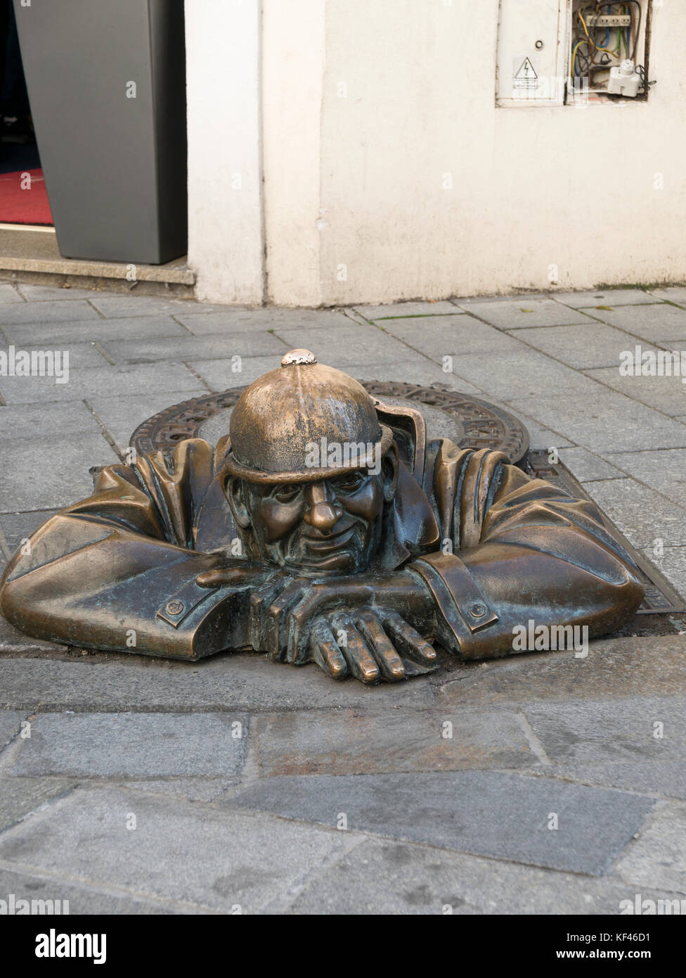 Cumil - El Observador, estatua, Bratislava, Eslovaquia. Foto de stock