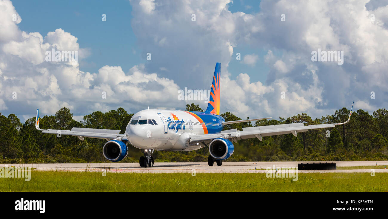 Allegiant avión comercial de pasajeros de rodadura en tierra en el aeropuerto La Florida punta gorda Foto de stock