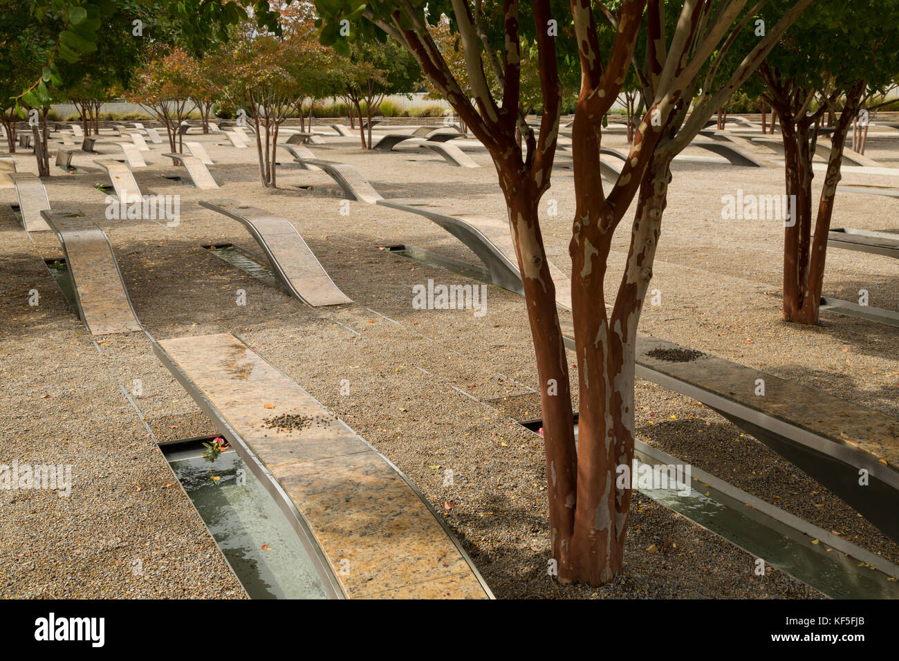 Memorial en el pentágono en memoria de aquellos que perdieron sus vidas en el ataque terrorista de Foto de stock