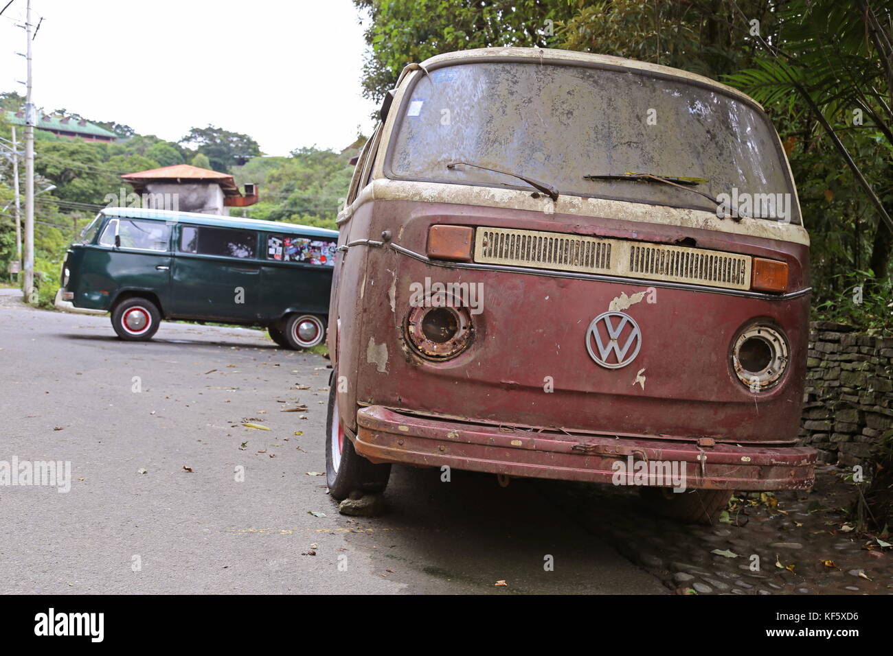 Volkswagen campervans, Cerro Plano, Santa Elena (Monteverde), provincia de Puntarenas, Costa Rica, Centroamérica Foto de stock