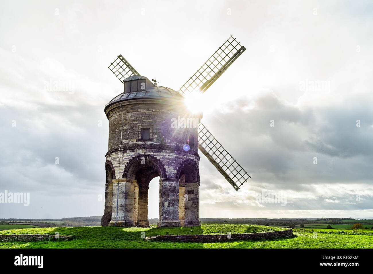Destellos de lente Chesterton en windmill Leaminton SPA, Warwickshire, REINO UNIDO Foto de stock