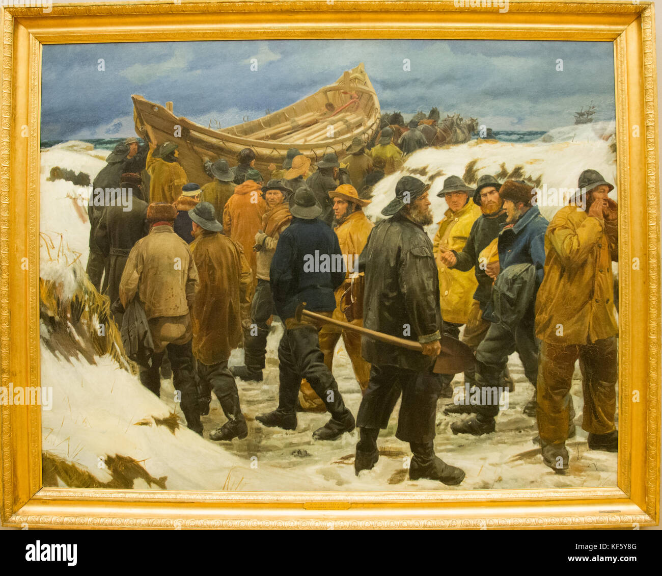 "El bote salvavidas es conducida a través de las dunas" de Michael Ancher Foto de stock