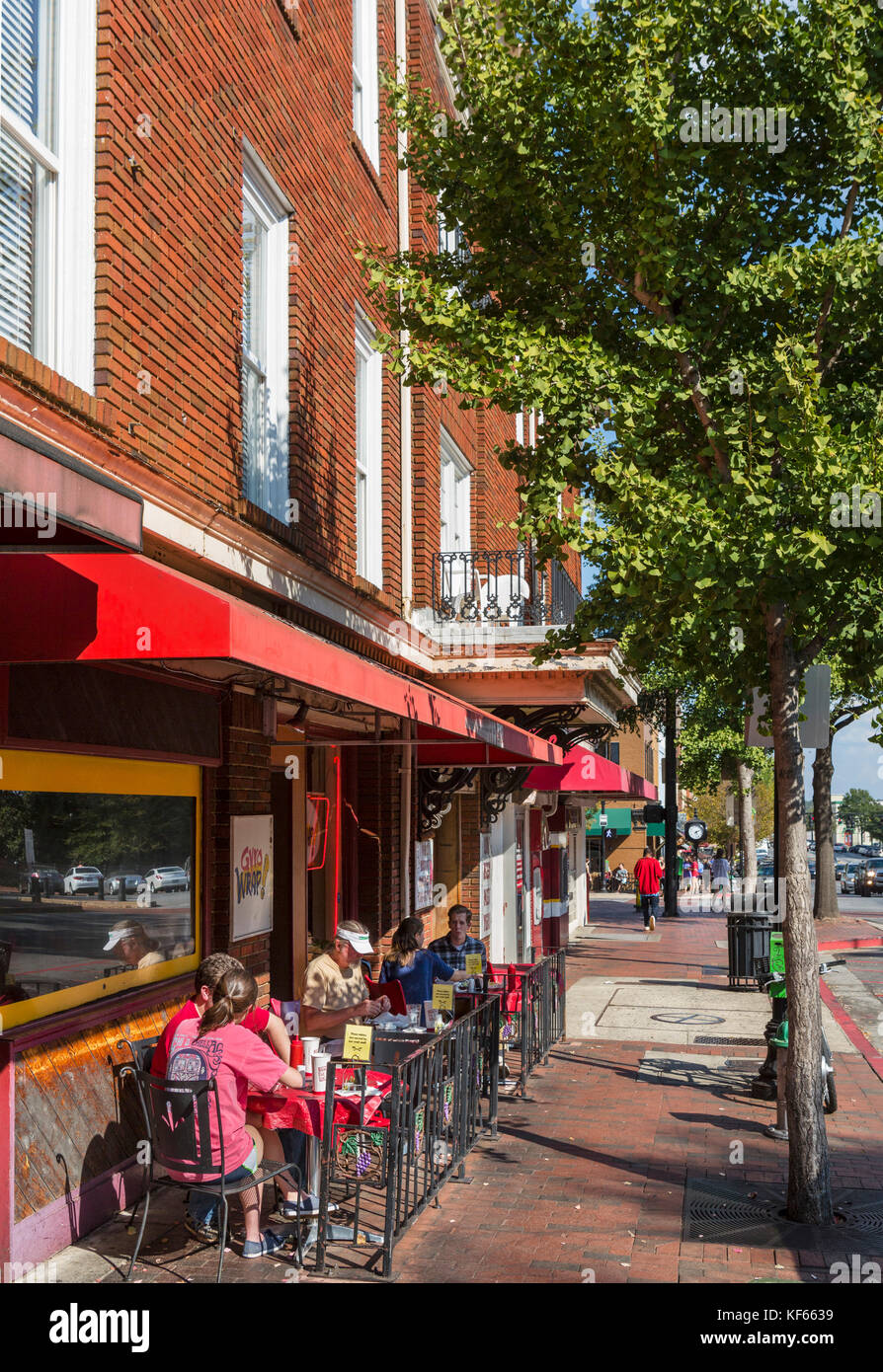 Café / restaurante en East Broad Street, en el centro de Athens, Georgia, EE.UU. Foto de stock