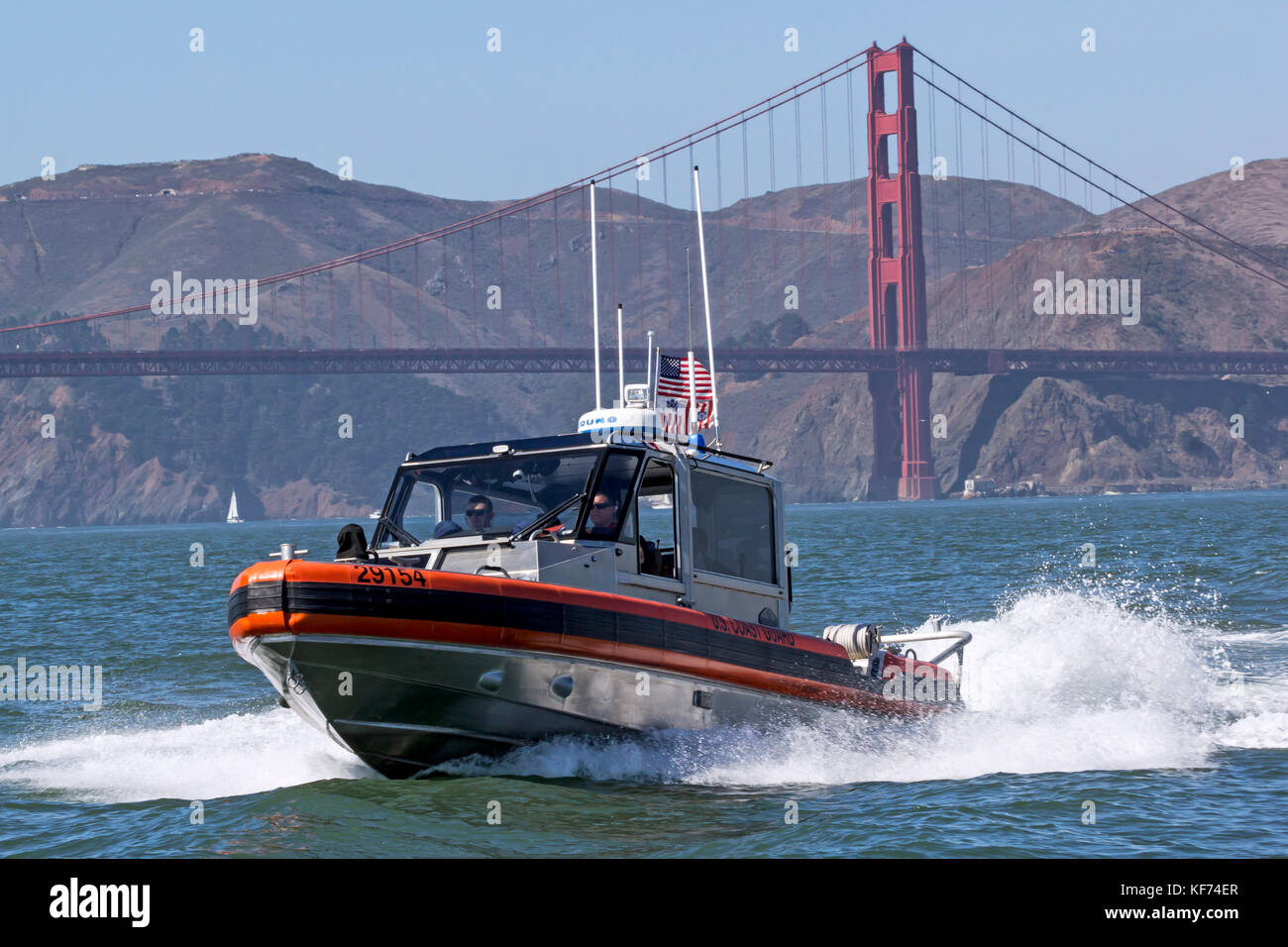 Respuesta de Guardacostas Barco - Pequeño (RB-S), desde la estación de patrullas de Monterey San Francisco Bay durante 2017 las actividades de la Semana de la flota. Foto de stock