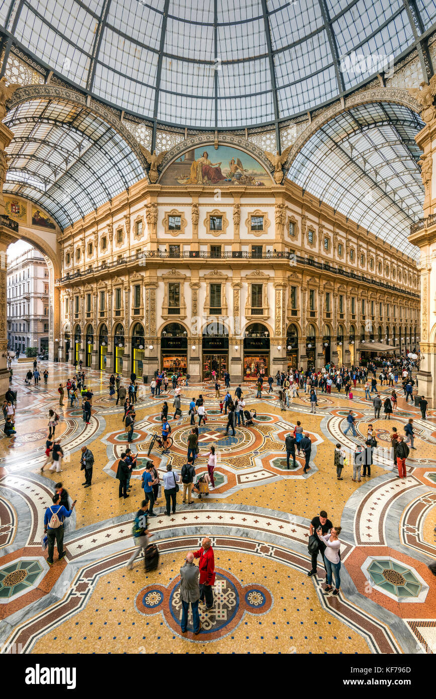 Galleria Vittorio Emanuele II, el centro comercial de Milán, Lombardía,  Italia Fotografía de stock - Alamy