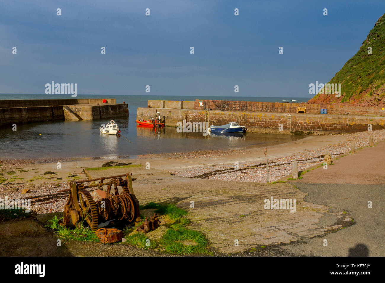 El puerto en el pequeño pueblo pesquero de Pennan escocés, aberdeenshire, Escocia, Reino Unido Foto de stock