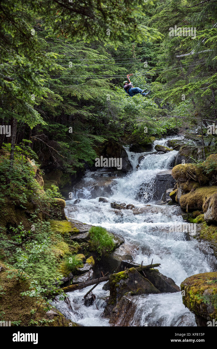 Ee.Uu., ALASKA sitka, el grizzly falls zipline expedición en la zona de