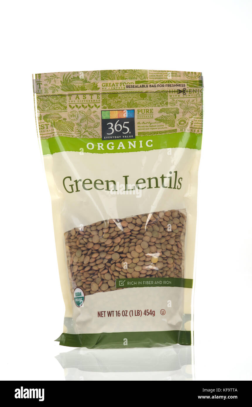 Whole Foods 365 Orgánico bolsa de lentejas verdes Foto de stock