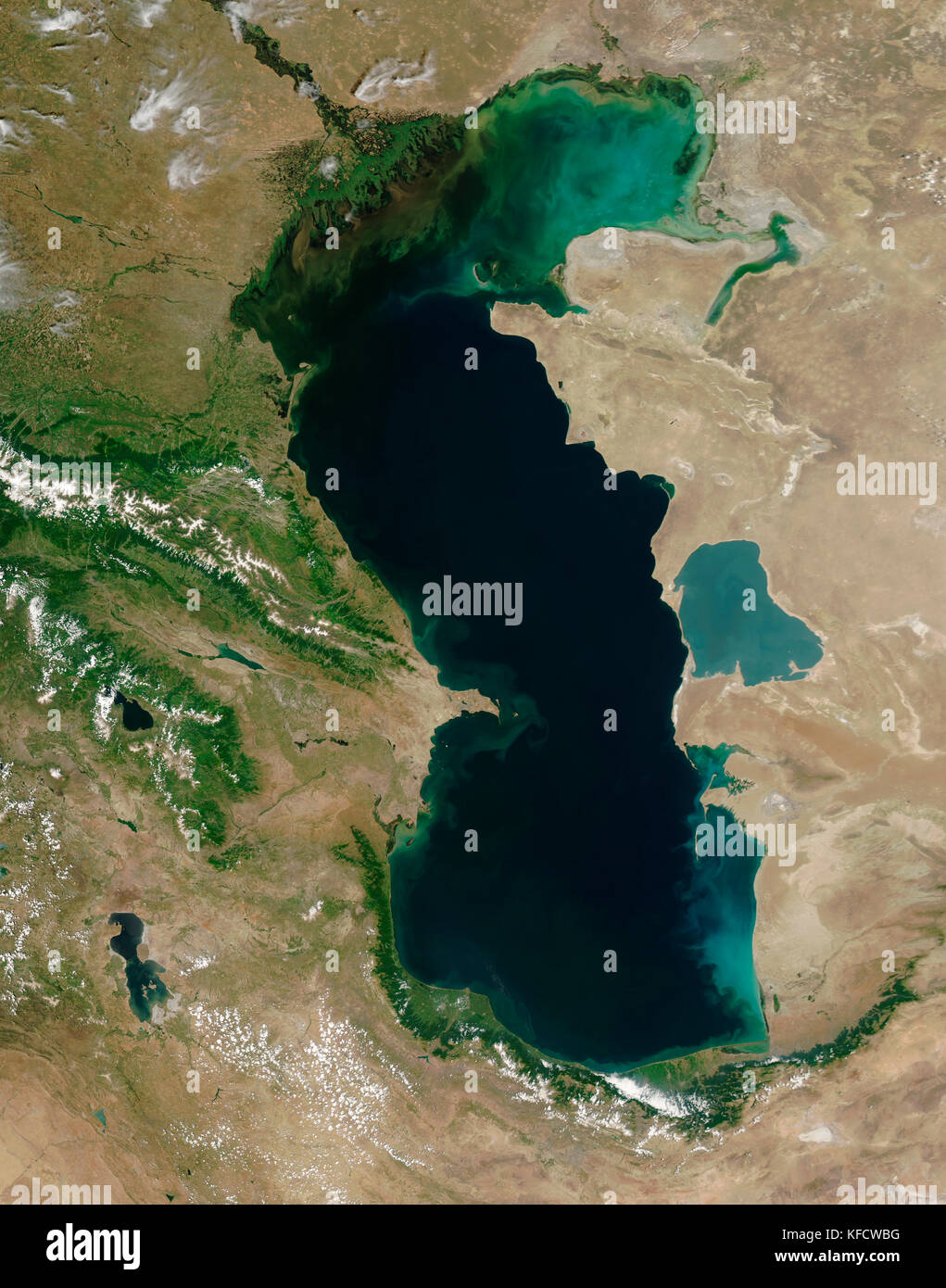 El río Volga ventiladores en un amplio delta en la orilla noroeste del Mar Caspio. Más de 500 canales fluya desde el río hacia el mar. Foto de stock