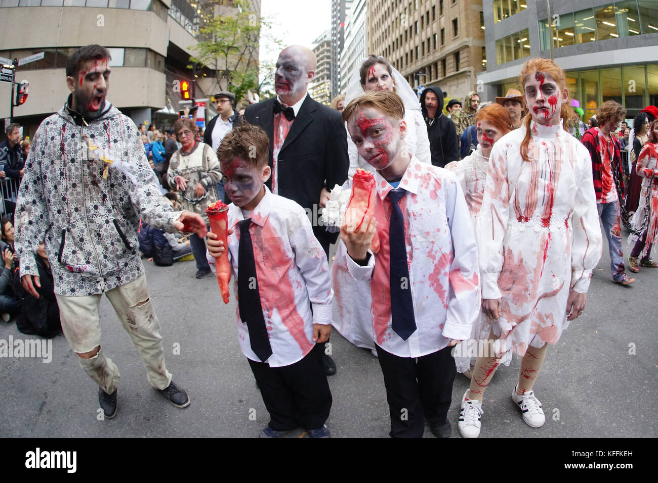 Montreal, Canadá. 28 de octubre de 2017. Los participantes de la caminata zombie de Montreal de 2017. Crédito: Mario Beauregard beaustock/alamy live news Foto de stock