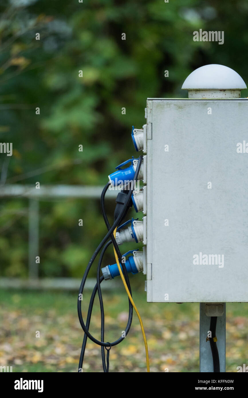 Cuadro de electricidad en un camping Fotografía de stock - Alamy