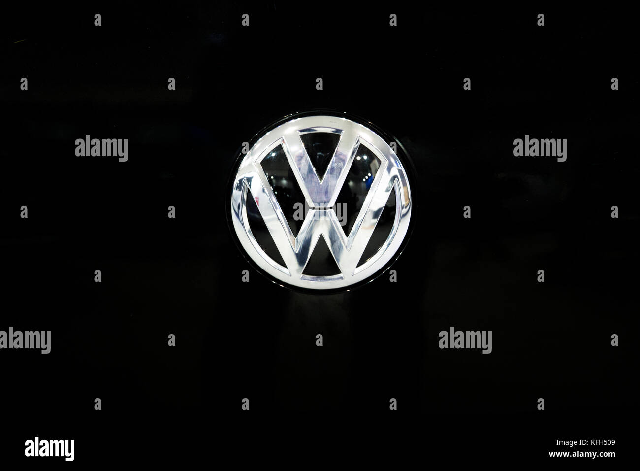 Volkswagen, VW logo, imagen corporativa, rotulación, opcional, fondo  blanco, Alemania Fotografía de stock - Alamy