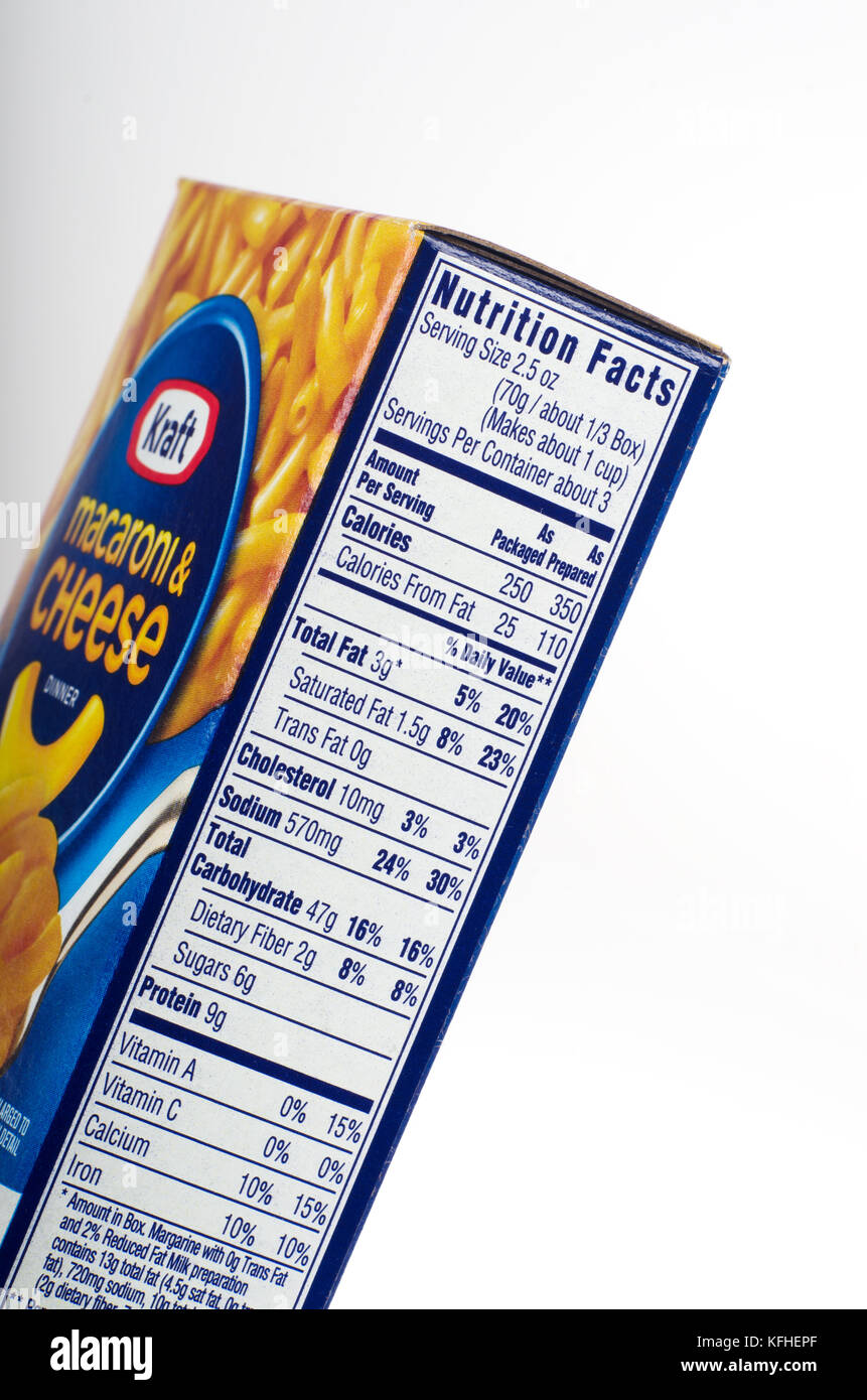 Información nutricional sobre la caja de macarrones con queso Kraft Macaroni & Cheese USA Foto de stock