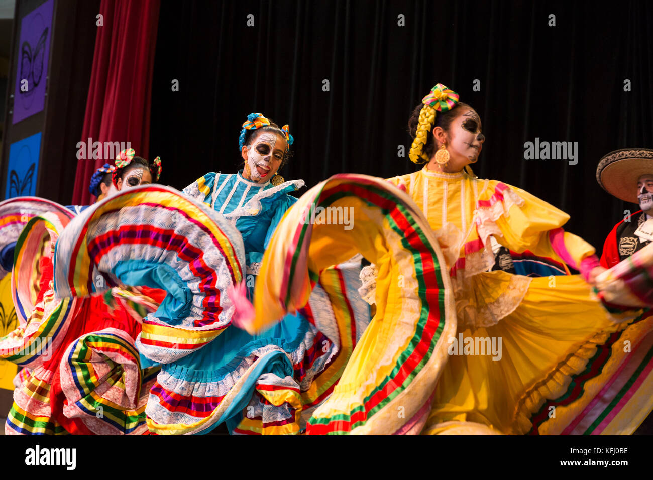 Bailadores de bronce fotografías e imágenes de alta resolución Alamy