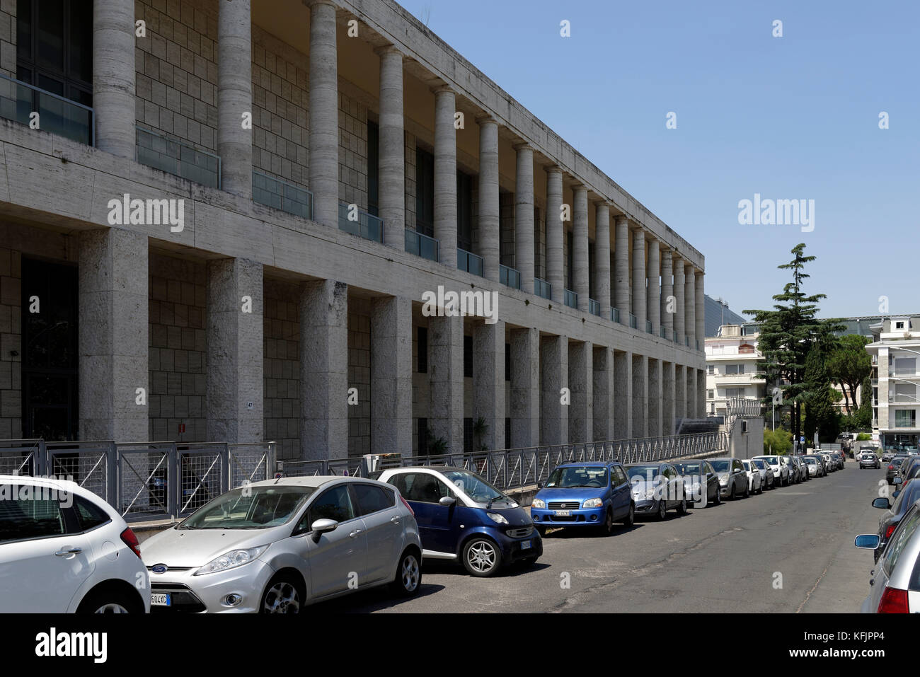 Sección del edificio monumental que alberga los archivos centrales del Estado (Archivio centrale dello Stato), EUR, Roma, Italia. Foto de stock