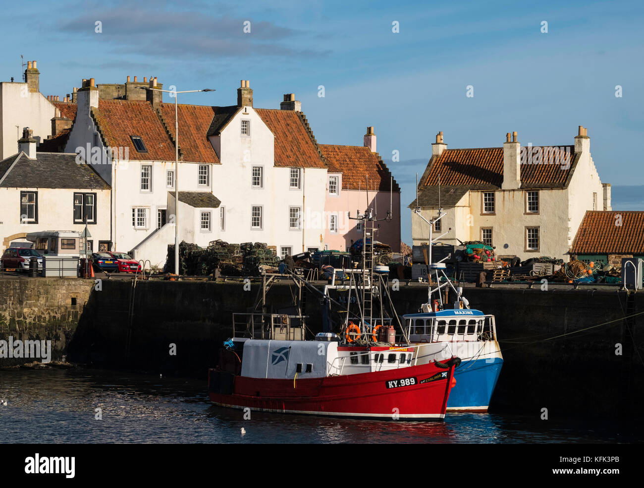 Ver histórico de puerto pesquero en Pittenweem en East Neuk de Fife en Escocia, Reino Unido. Foto de stock