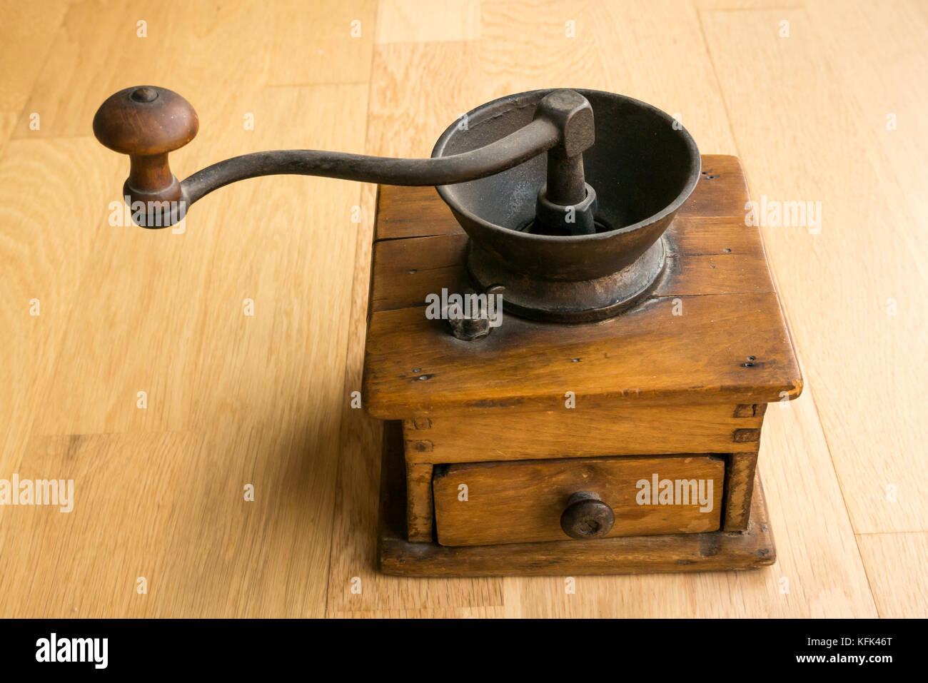 Utensilios de cocina, herramientas y equipos de madera sobre fondo  monocromo. 3d renderizado de herramientas y accesorios de cocina para el  hogar Fotografía de stock - Alamy