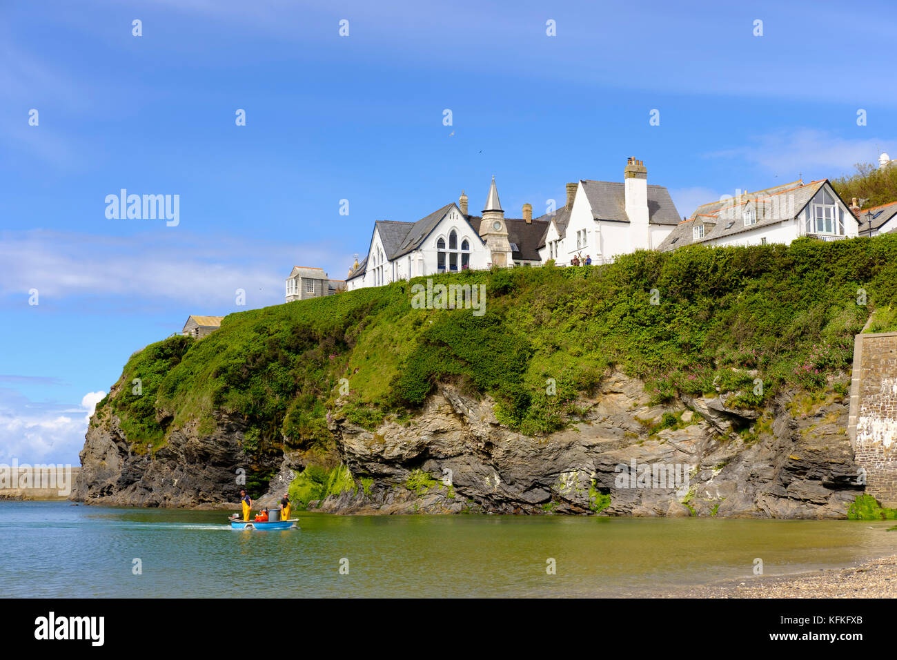 Barco de pesca, Port Isaac, Cornwall, Inglaterra, Gran Bretaña Foto de stock