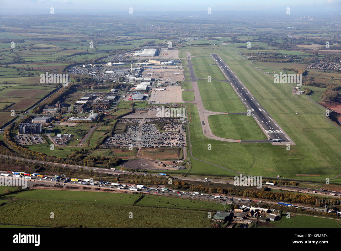 Vista aérea del aeropuerto East Midlands, Derby, Reino Unido Foto de stock