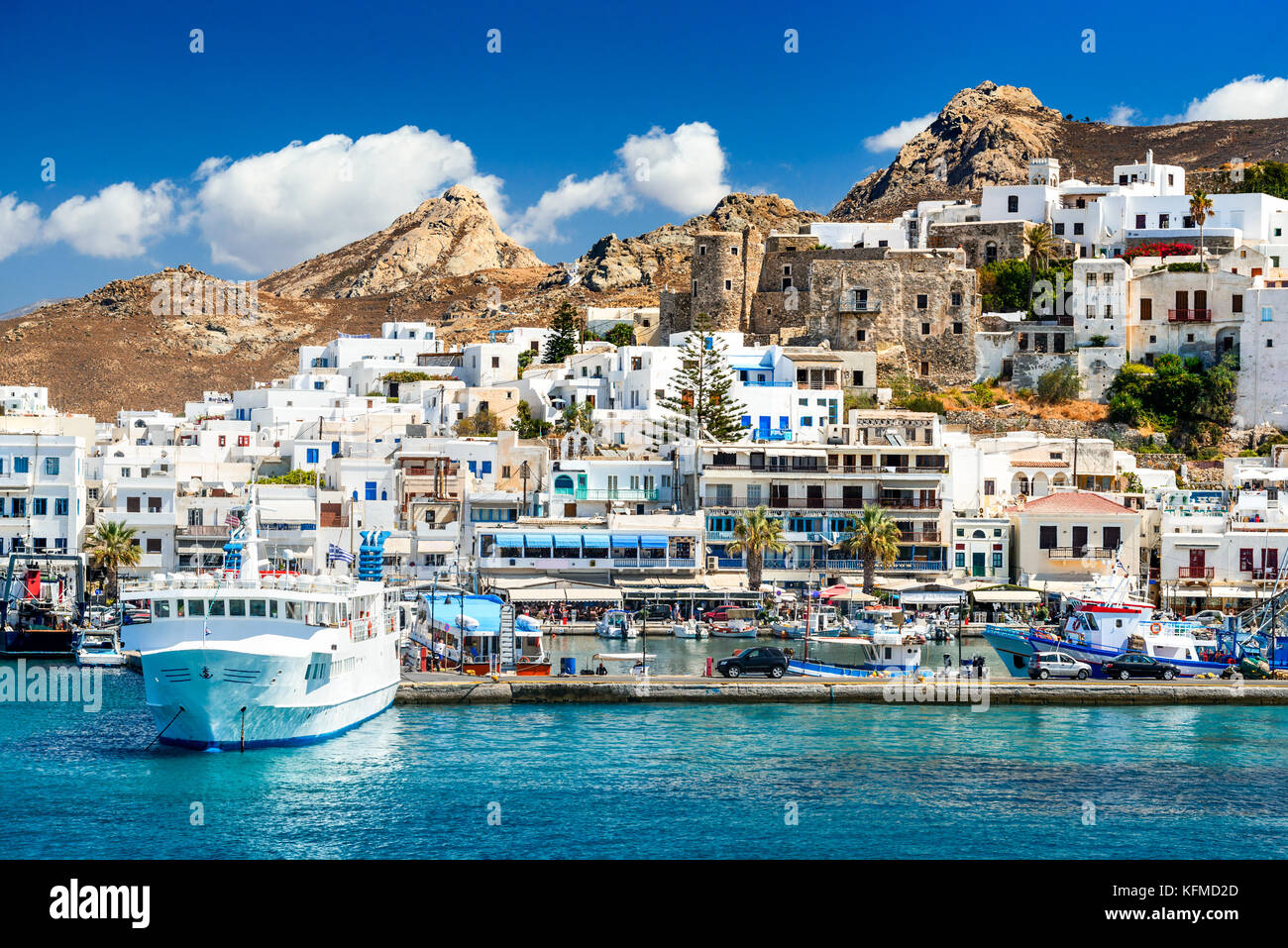 Naxos, islas griegas. Paisaje de verano soleado con isla rocosa, las Islas Cícladas en Grecia. Foto de stock