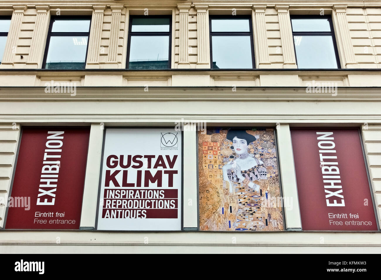 Tienda de recuerdos, compras, exposición de reproducciones Gustav Klimt en Kärntner Str. Viena, Viena, Viena, Austria, Europa, Unión Europea, UE. Foto de stock
