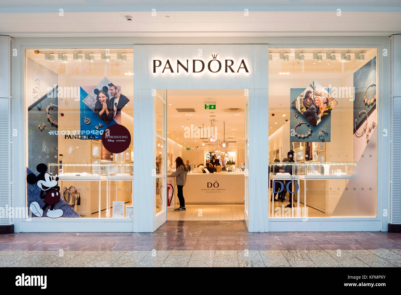 Tienda de Pandora, Reino Unido Fotografía de stock - Alamy