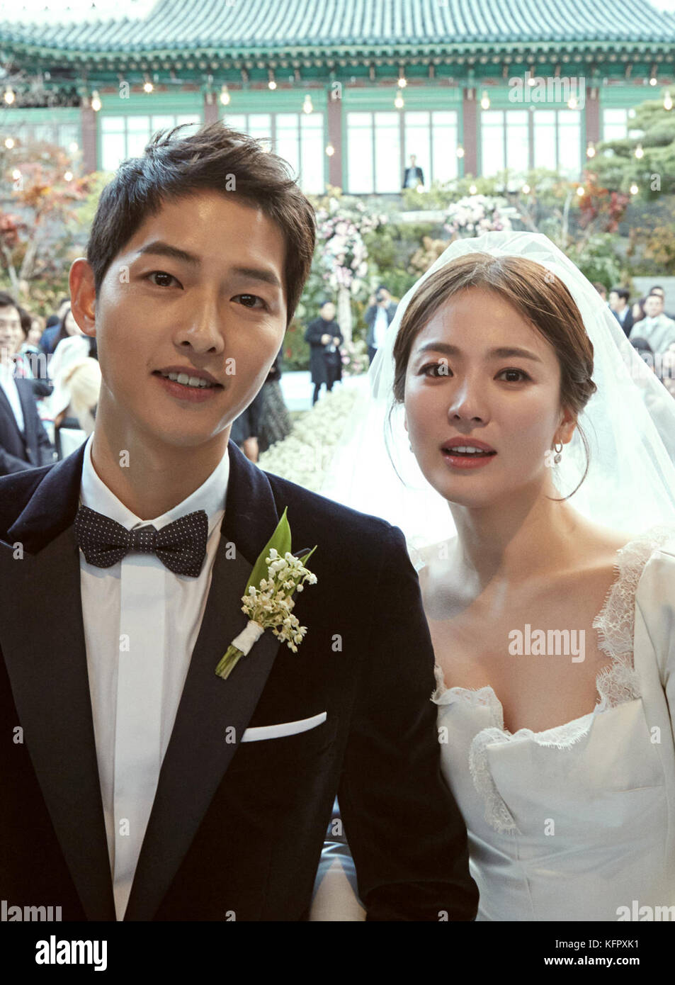 01 Nov, 2017. song joong-ki se casa con song Hye-kyo actor song joong-ki  contrae matrimonio con la actriz song Hye-kyo en el shilla hotel en el  centro de la ciudad de Seúl
