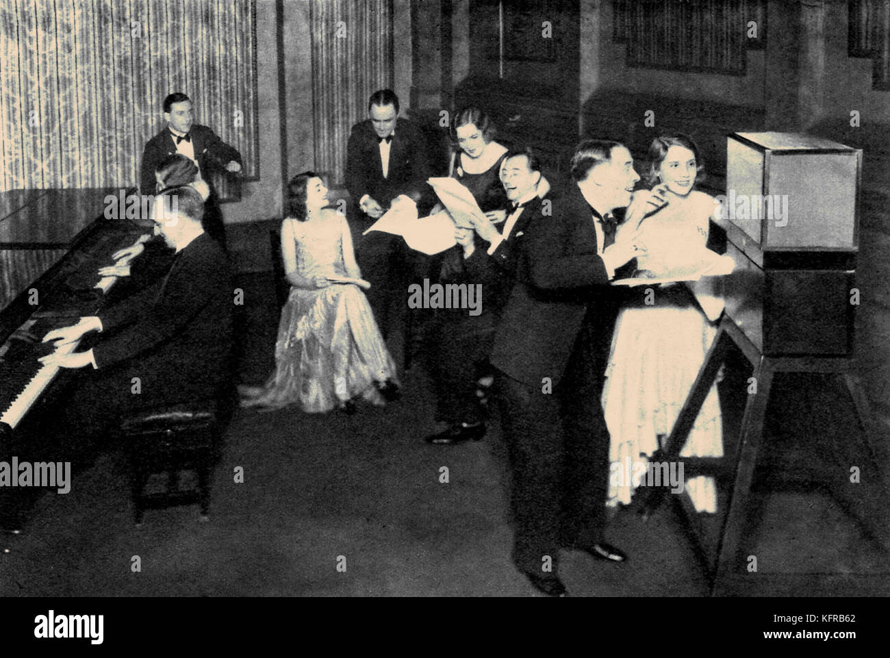 llave inglesa llevar a cabo Beber agua 1930s music fotografías e imágenes de alta resolución - Alamy