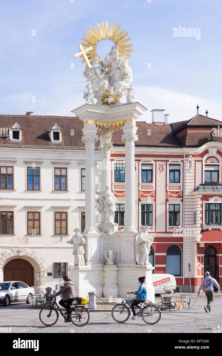 El Dreifaltigkeitssäule (columna de la santísima Trinidad) en Krems an der Donau en Baja Austria Foto de stock