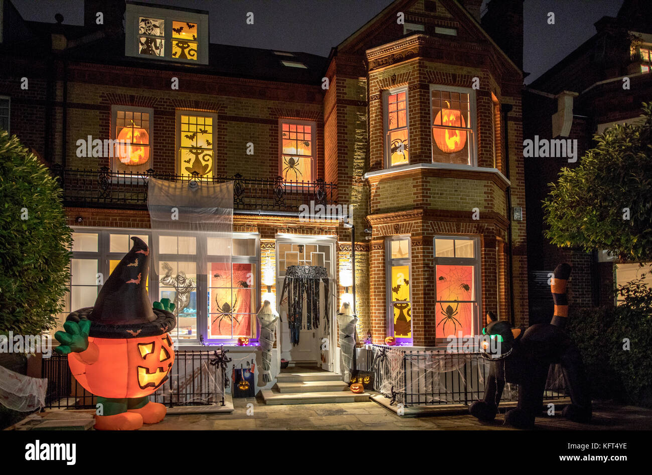 Halloween houses fotografías e imágenes de alta resolución Alamy