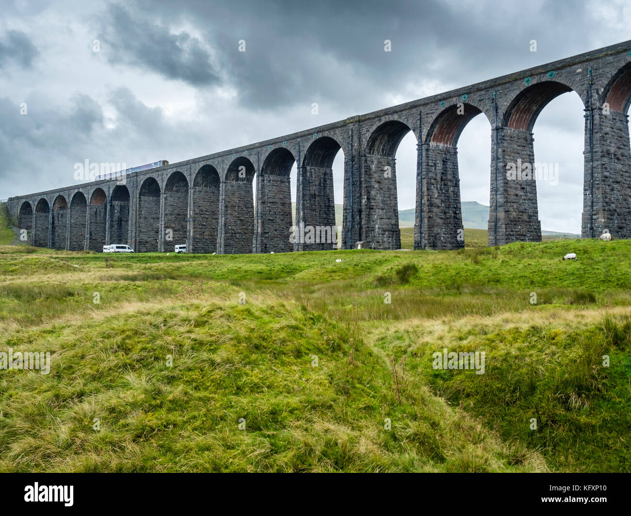 Viaducto Ferroviario destrict ribblehead, valles de Yorkshire, Inglaterra, Gran Bretaña Foto de stock