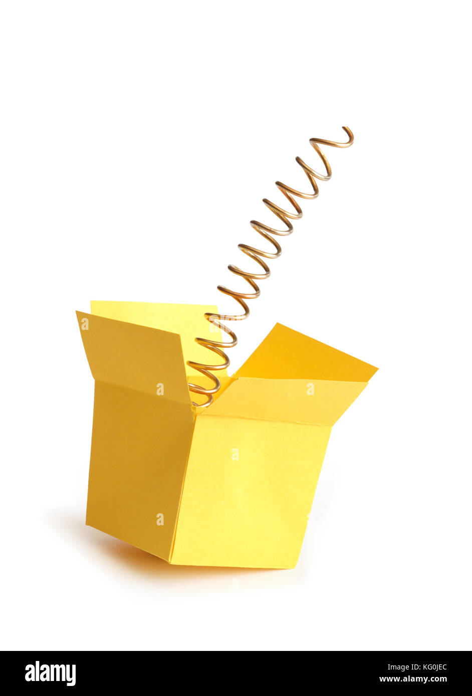 Muelle metálico interior Abrir caja de papel amarillo. aislado en blanco  con trazado de recorte Fotografía de stock - Alamy