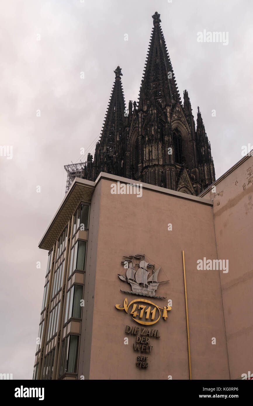 Colonia, Alemania - 29 de octubre de 2017: el logotipo de la tienda Louis  Vuitton Fotografía de stock - Alamy