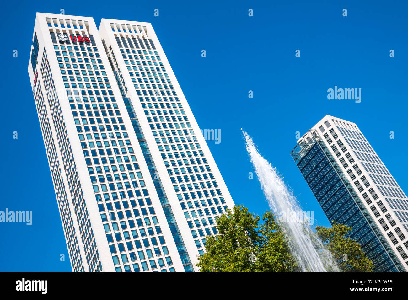 Frankfurt am Main: OpernTurm (UBS) - Brunnen Foto de stock