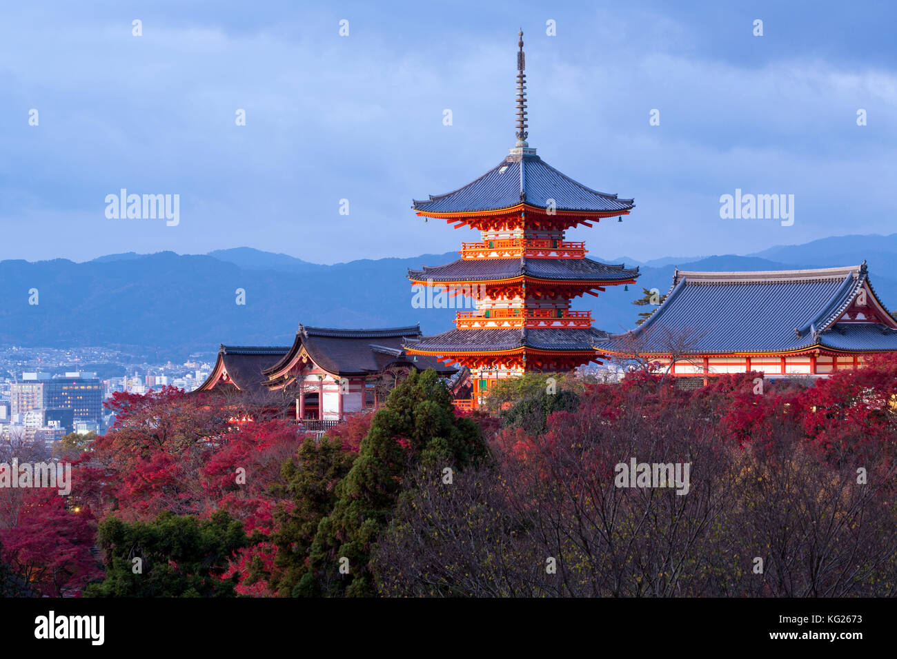 Templo Kiyomizu-dera, Patrimonio de la Humanidad de la UNESCO, Kioto, Honshu, Japón, Asia Foto de stock