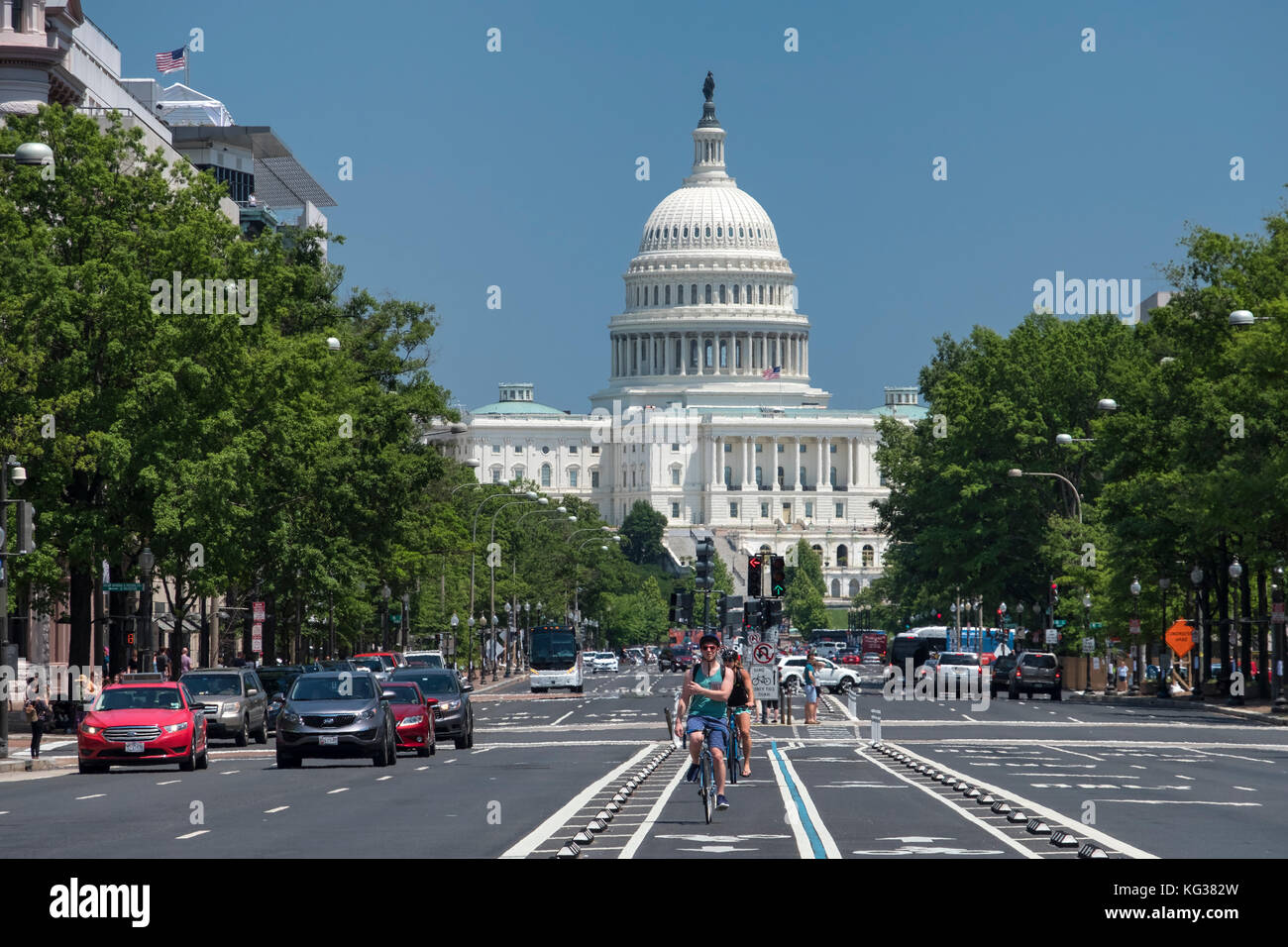 El edificio del Capitolio de los Estados Unidos y Pennsylvania Avenue, Washington DC, EE.UU. Foto de stock
