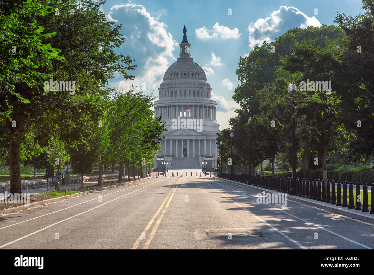 El edificio del Capitolio de EE.UU en día soleado - Washington DC, Estados Unidos Foto de stock