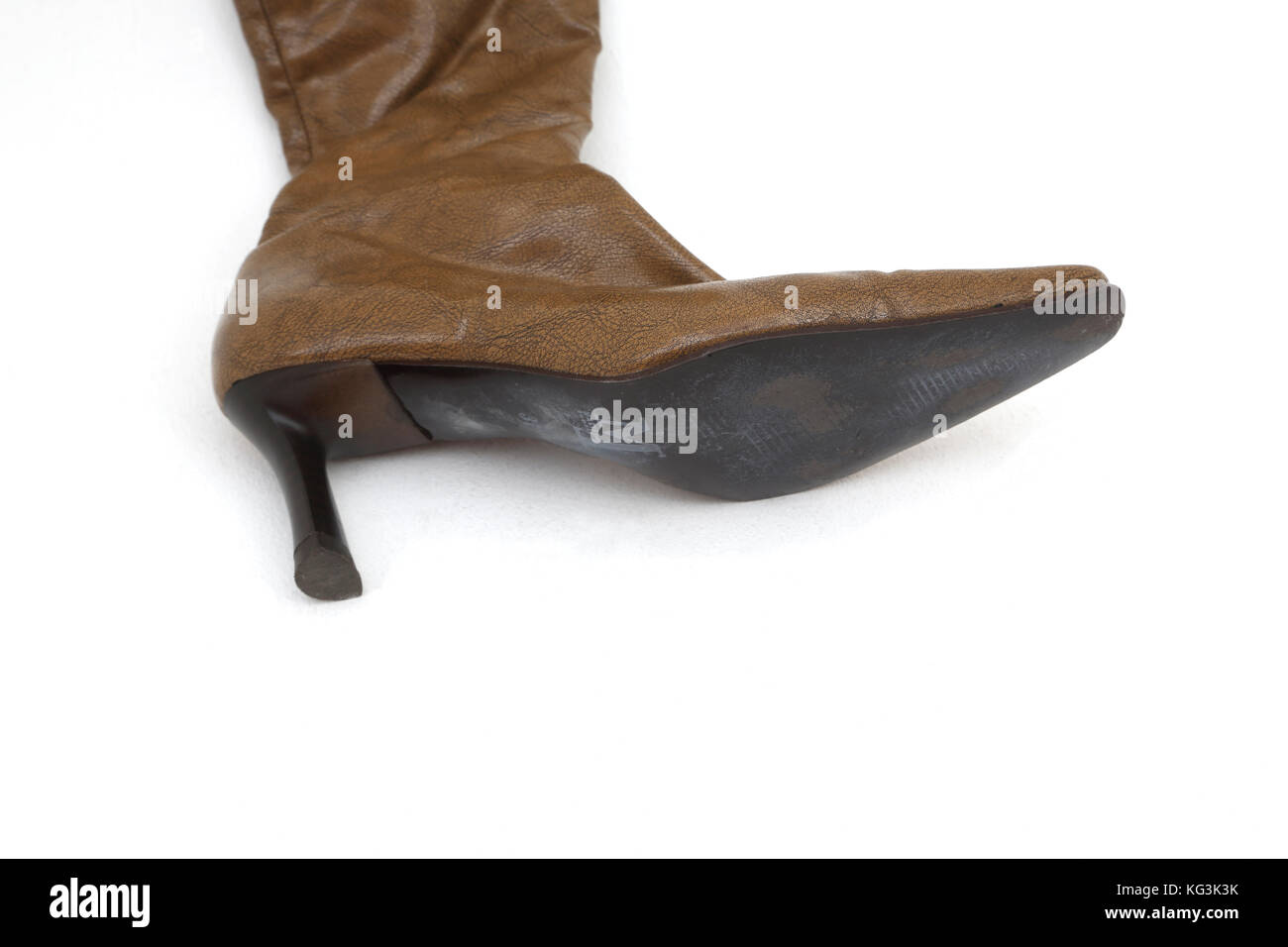 Rodilla botas altas de cuero marrón con tacones altos Foto de stock