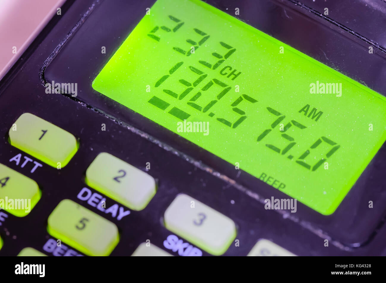 Escáner de radio sintonizado en una frecuencia de aviones Foto de stock