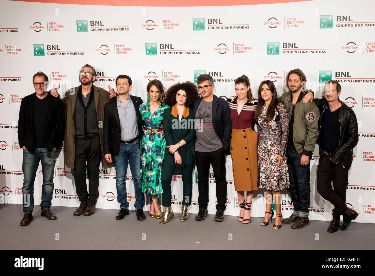 Roma, Italia. El 05 de noviembre, 2017. Roma, Italia. 04 Nov, 2017. Photocall del lugar con todo el elenco durante la 12Roma Film Fest Crédito: Silvia Gerbino/Alamy Live News Crédito: Silvia Gerbino/Alamy Live News Foto de stock